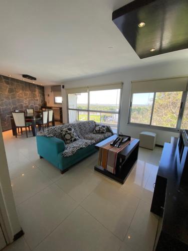 Moderno piso con vista al río en zona residencial — 4-Star Luxury Hotel in San Nicolas De Los Arroyos, Argentina