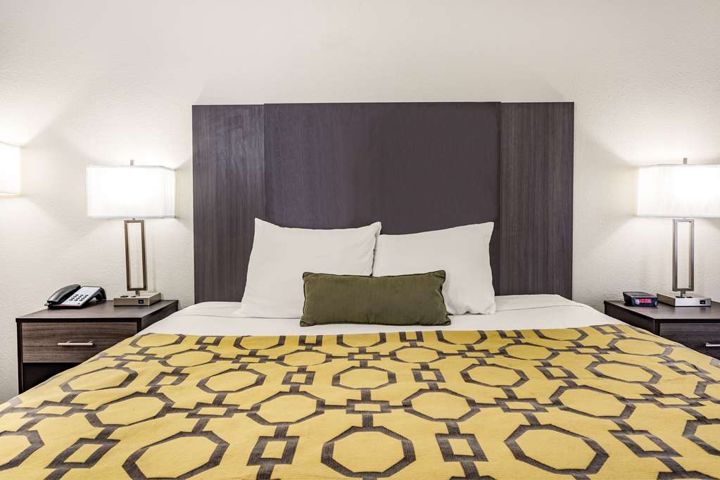 Baymont by Wyndham Midway Tallahassee - photo 18