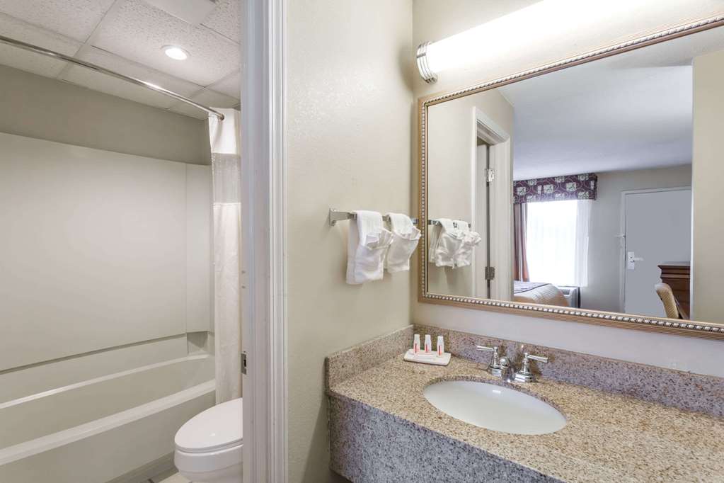 Days Inn by Wyndham Orangeburg - photo 7