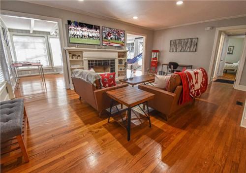 Sweet Home Alabama Sleeps 8 — 4-Star Luxury Hotel in Tuscaloosa, United States