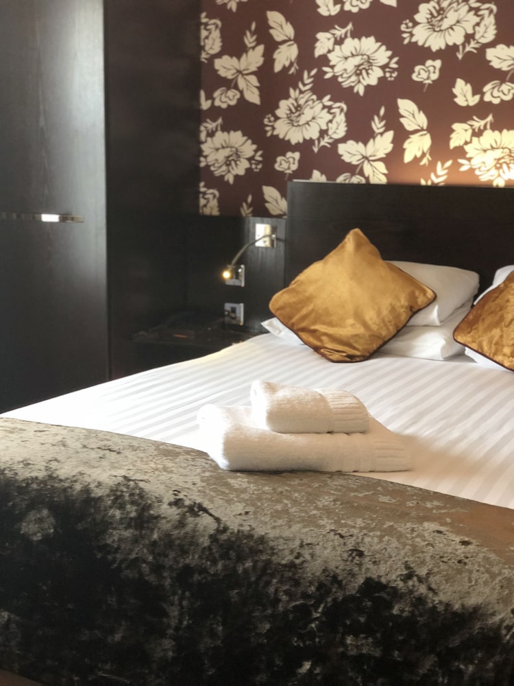 The Bluebell Hotel — Neath — photo 3