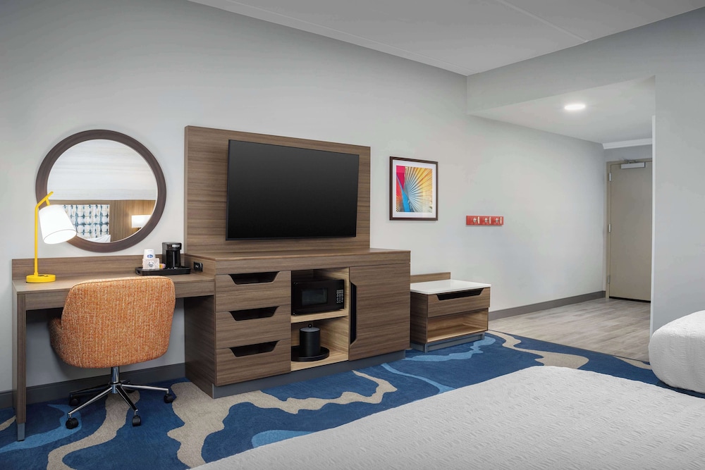 Hampton Inn and Suites by Hilton Naples South - photo 12