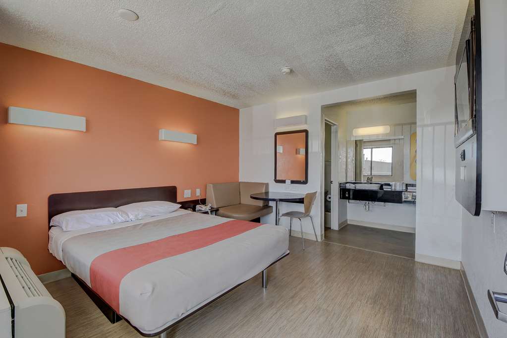Motel 6 San Antonio TX Fort Sam Houston - photo 14