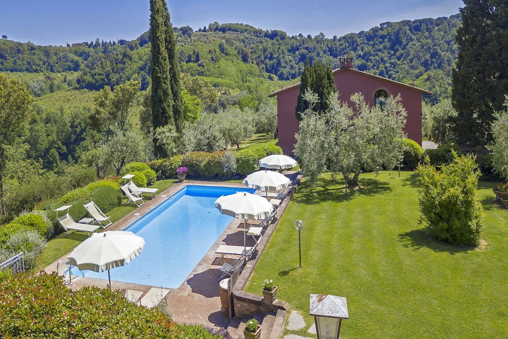 Fienile — 4-Star Luxury Hotel in Montopoli, Italy