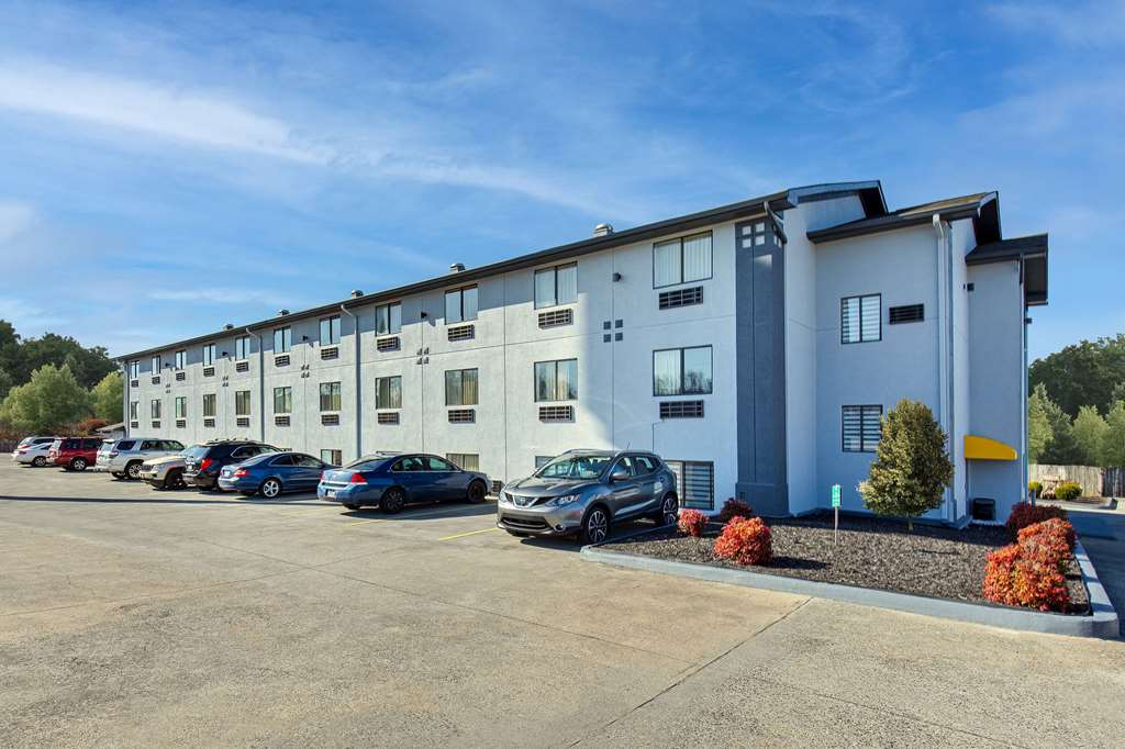 Super 8 by Wyndham Johnson City - photo 2