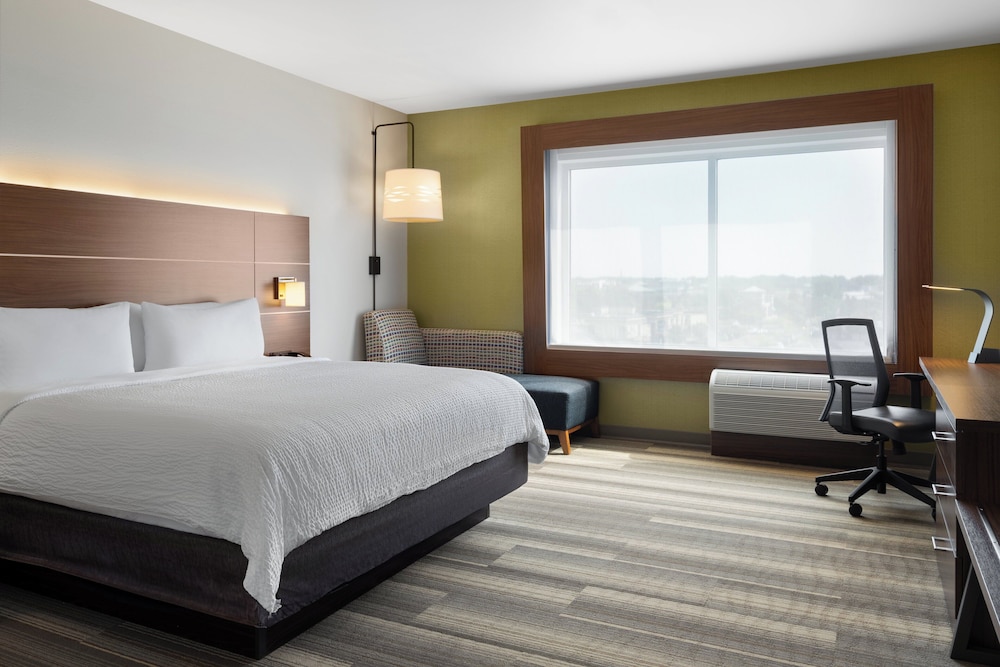 Holiday Inn Express & Suites Madison West Middleton - photo 12