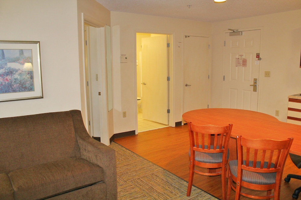 Candlewood Suites Syracuse Airport - photo 7