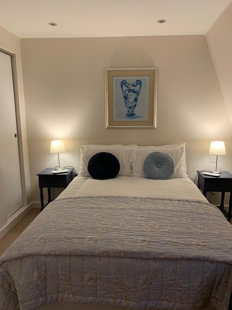 The Riding Gate Apartment — 4-Star Luxury Hotel in Canterbury, United Kingdom