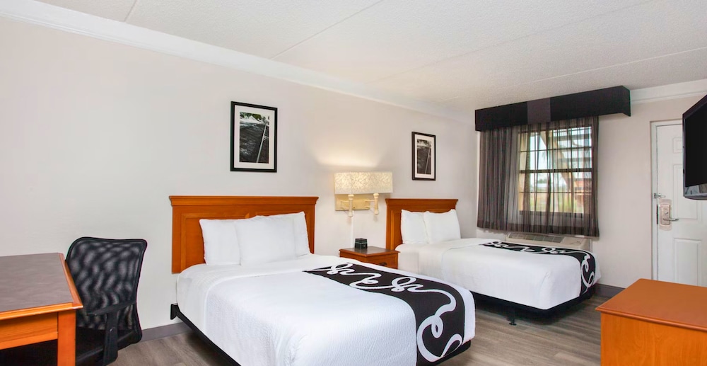 Baymont by Wyndham Fort Myers Central - photo 8