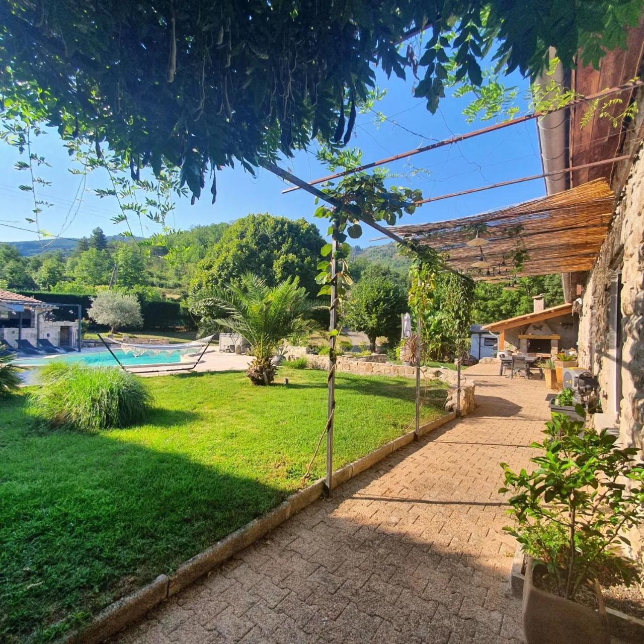 La Babounette - carbon neutral hotel in Jaujac