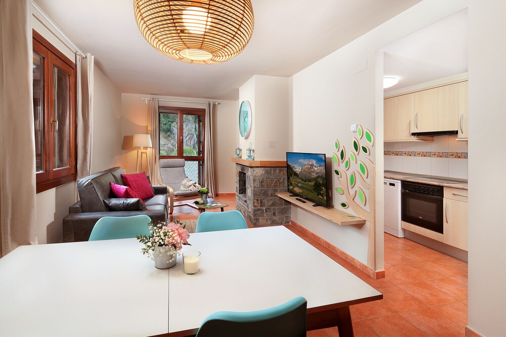 PirineosNature Apartments — 4-Star Luxury Hotel in Plan, Spain