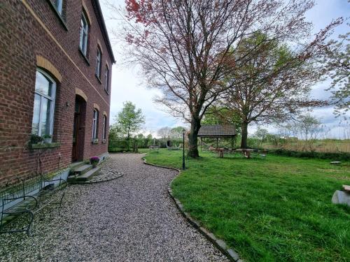 Das alte Herrenhaus auf dem Bio Bauernhof — hotel in Kevelaer