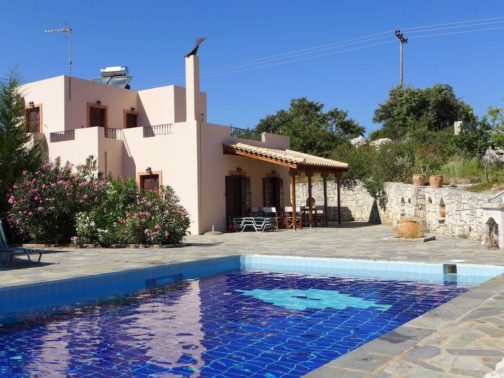 Villa in Axos With Pool Near Panormo Beach — 4-Star Luxury Hotel in Axos, Greece