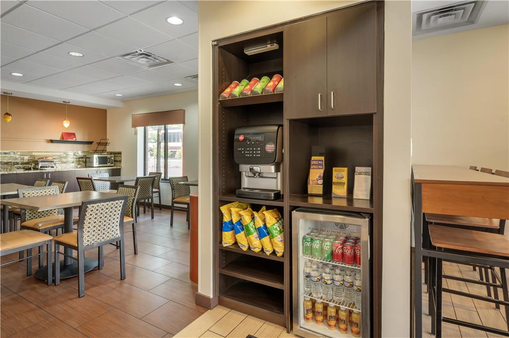 Best Western Plus College Park Hotel - photo 9