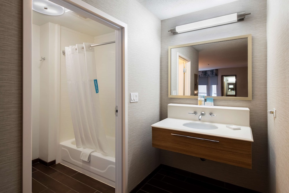 Hampton Inn & Suites Chicago Lincolnshire - photo 39