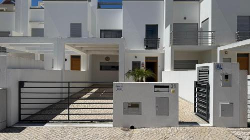 BS House Praia da Lota Casa à Beira Mar — 4-Star Luxury Hotel in Vila Nova De Cacela, Portugal