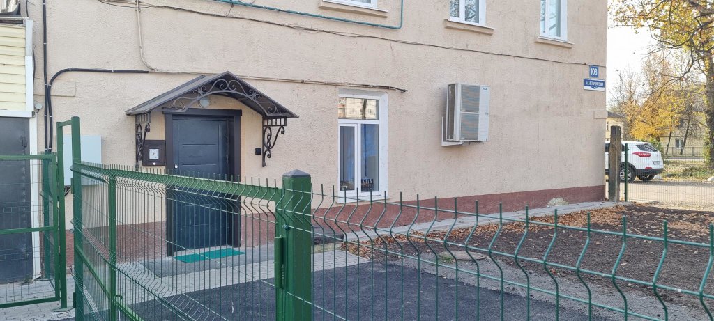 Bol’shaya Sankt Peterburgskaya 108 in Velikiy Novgorod, Russia