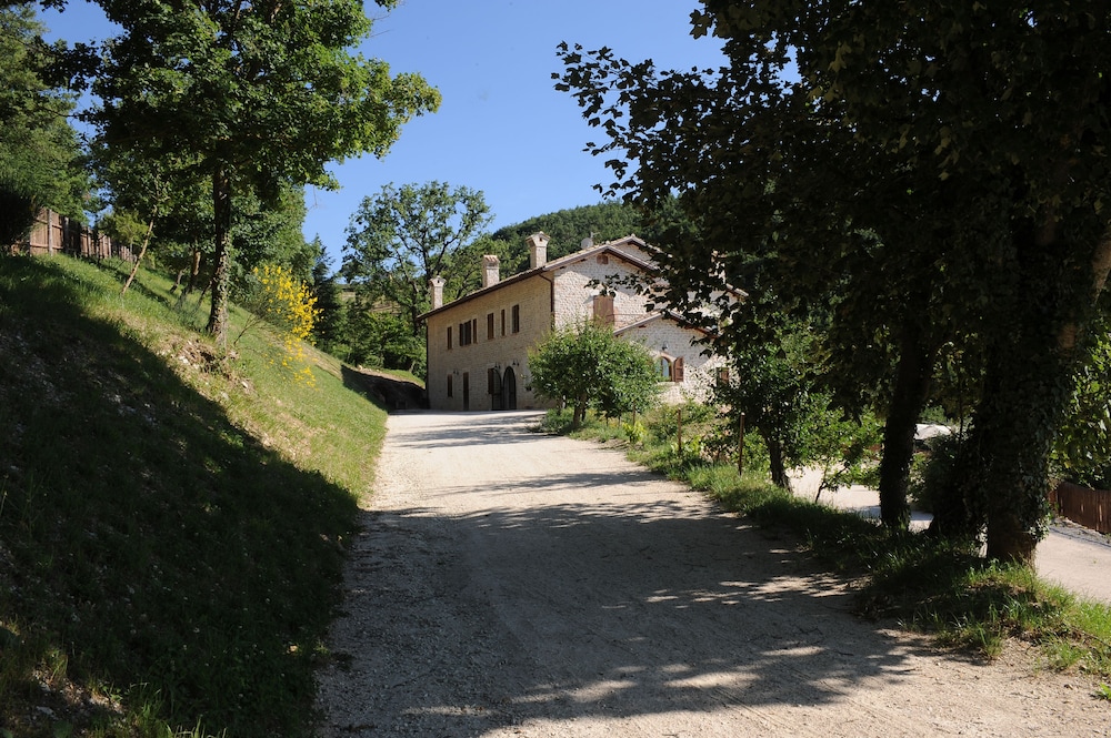 Agriturismo Villa Marianna — 4-Star Luxury Hotel in Spoleto, Italy