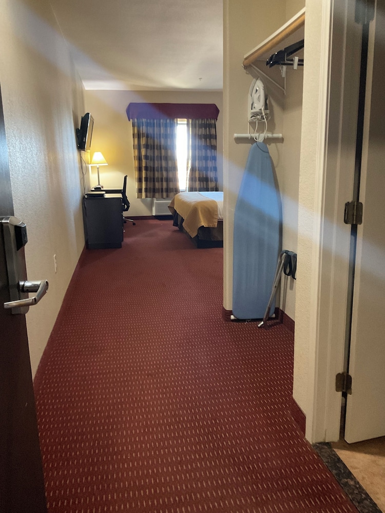 Yorktown Inn And Suites - photo 22