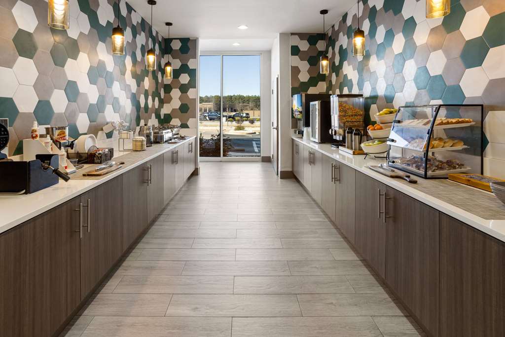 La Quinta Inn & Suites by Wyndham Locust Grove - photo 4