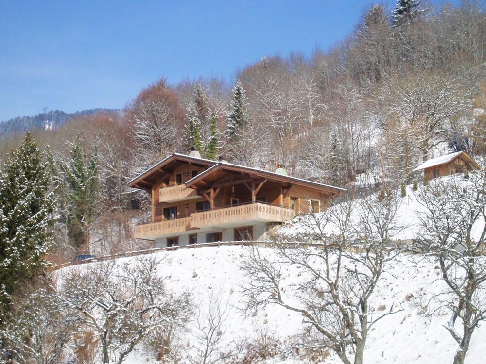 Chalet With 5 Bedrooms in St Jean D'aulps With Wonderful Mountain Vie — 4-Star Luxury Hotel in Saint-Jean-D'aulps, France