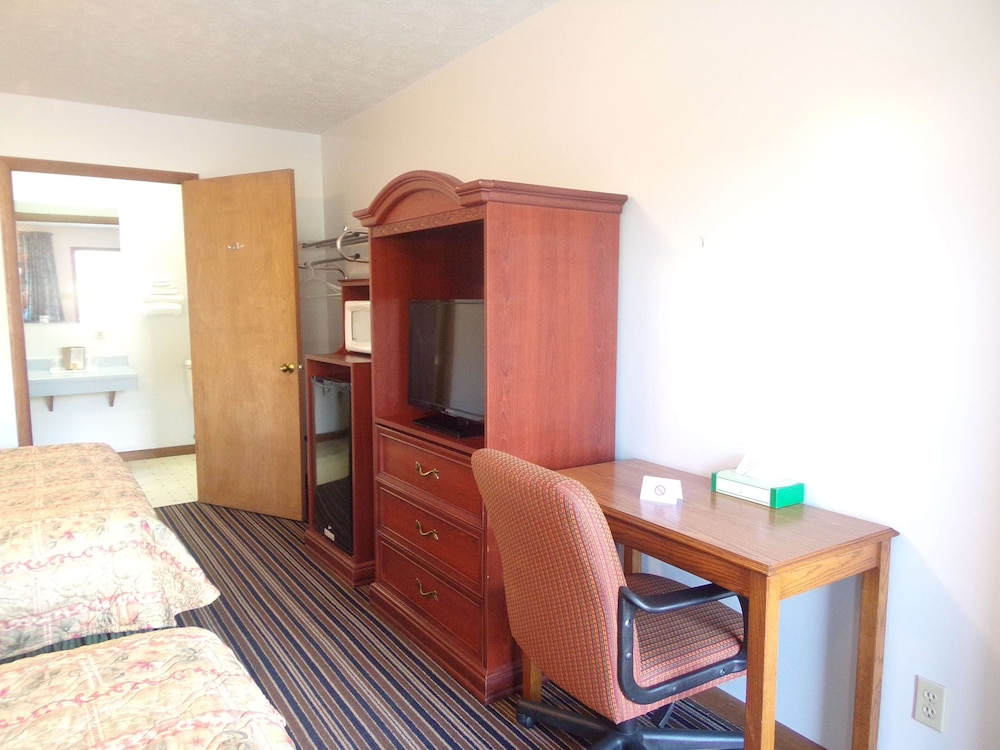 Huggy Bear Motel - photo 12