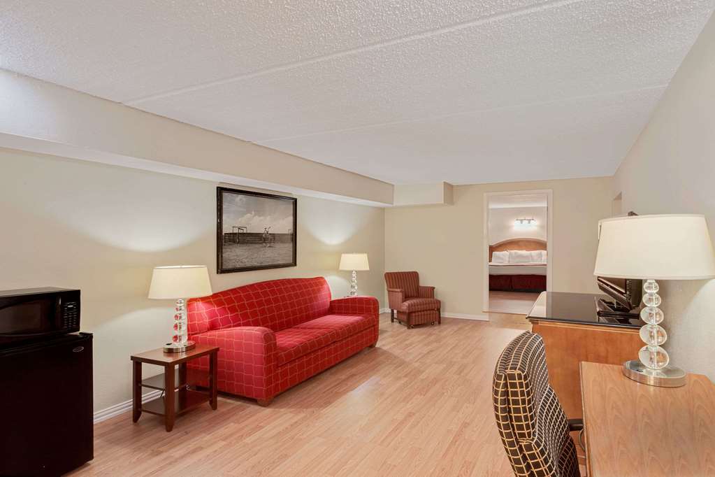 Days Inn by Wyndham Bay City - photo 11