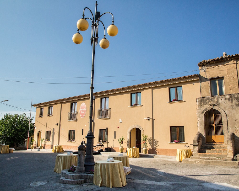 Fontanella Hotel — Locri