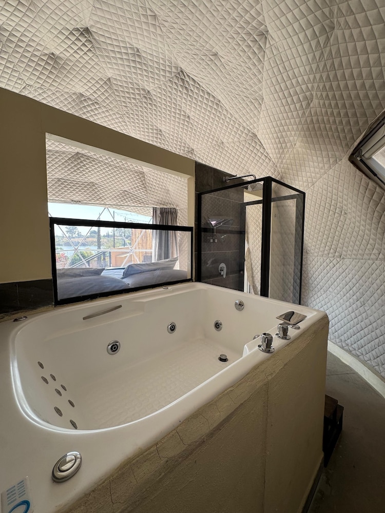 Private spa tub