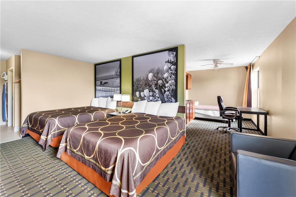 Super 8 by Wyndham Bellefontaine - photo 35