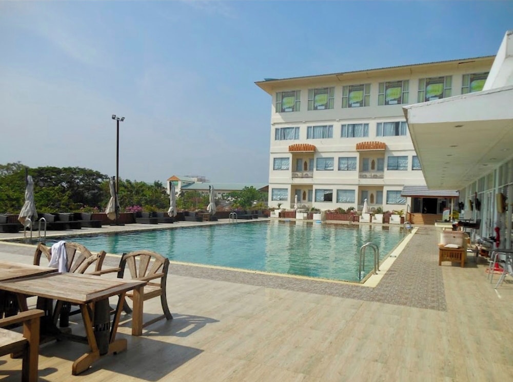 New Siya Hotel — hotel in Maha Sarakham