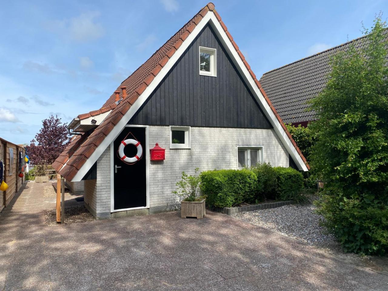 De Lauwersmeer Vogel Mit Eingezauntem Garten in Unknown City, Netherlands