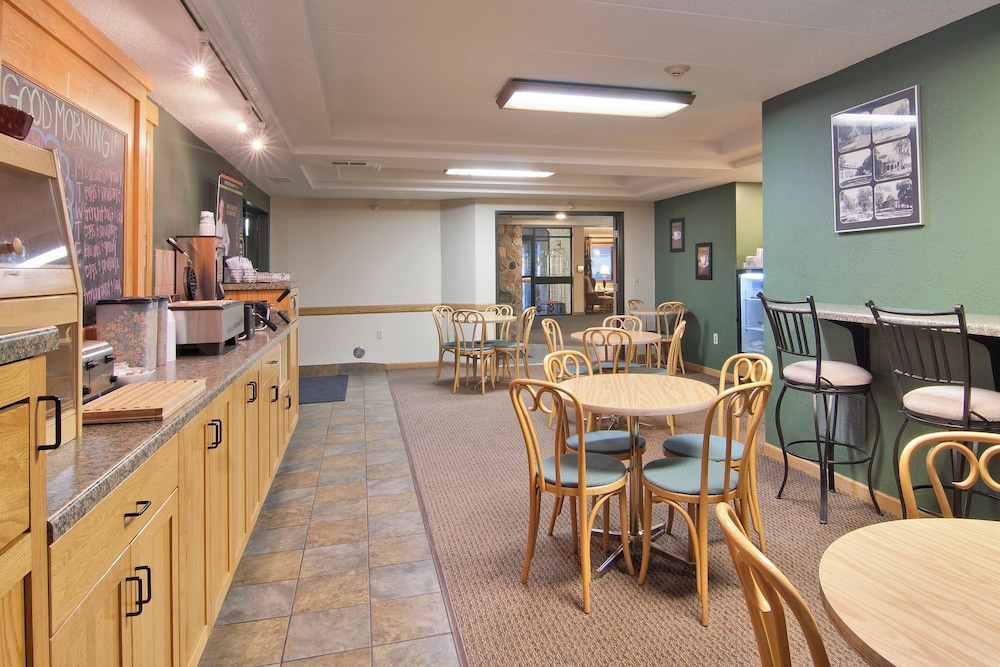 Boarders Inn & Suites by Cobblestone Hotels Faribault - photo 56