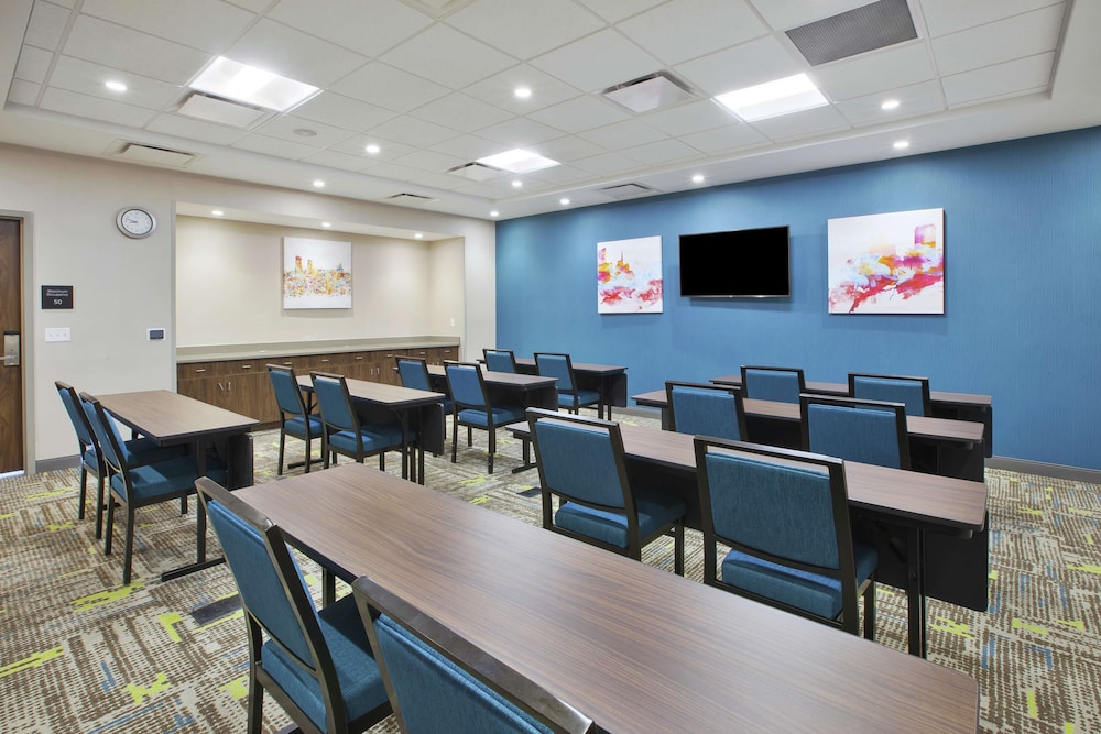 Hampton Inn & Suites Grandville Grand Rapids South - photo 28