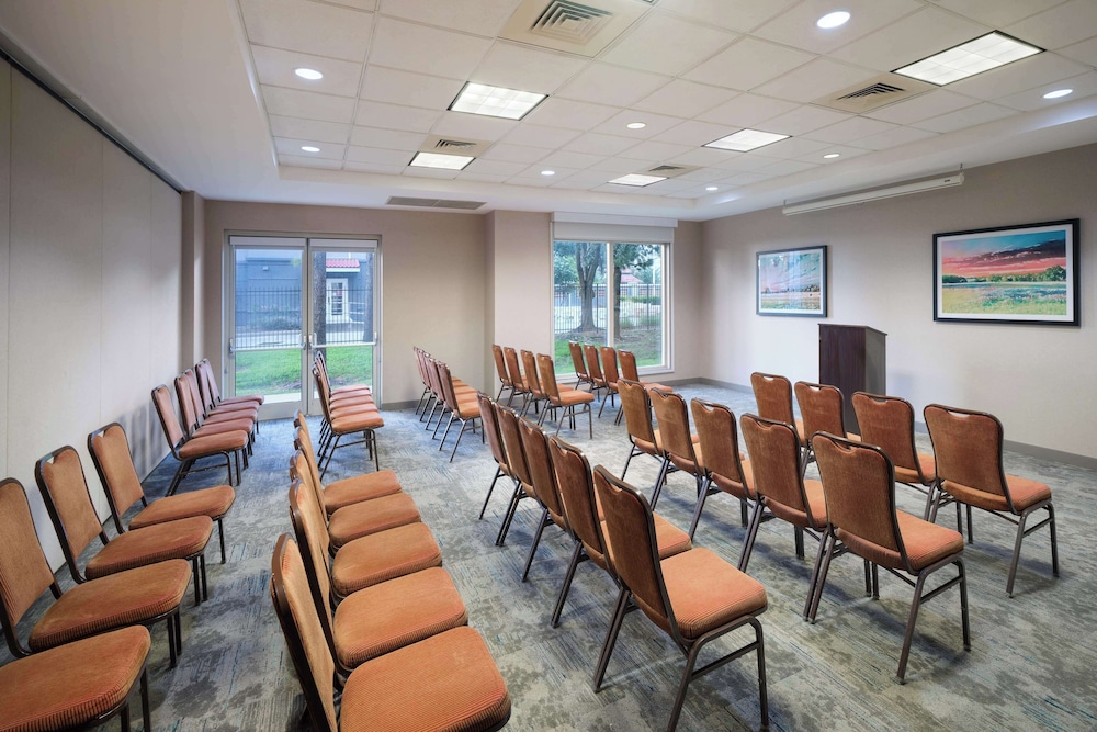 Hilton Garden Inn Houston Bush Intercontinental Airport - photo 27