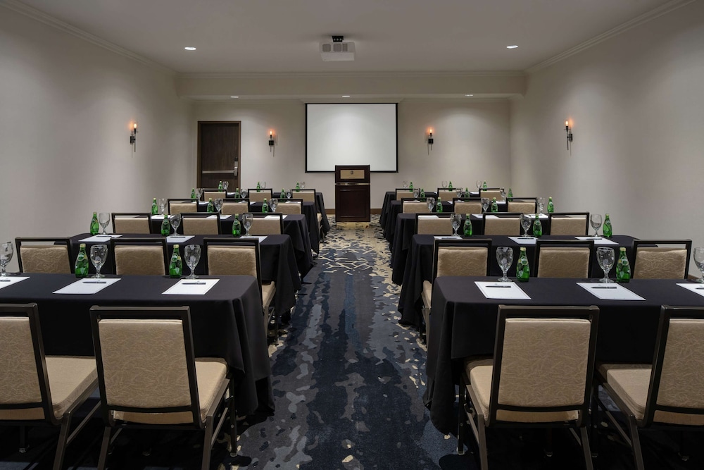 Embassy Suites by Hilton Fort Worth Downtown - photo 60