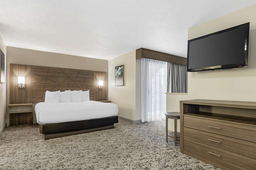 Best Western Plus Grand Manor Inn - photo 20