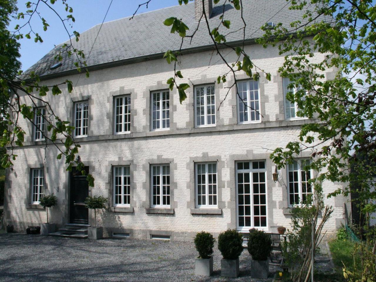 Luxury Holiday Home by the Forest in Honnay — 4-Star Luxury Hotel in Beauraing, Belgium