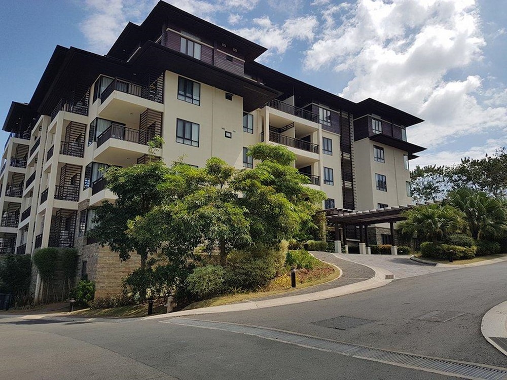 1BR unit Anvaya Cove Sea Breeze Veranda in Morong, Philippines