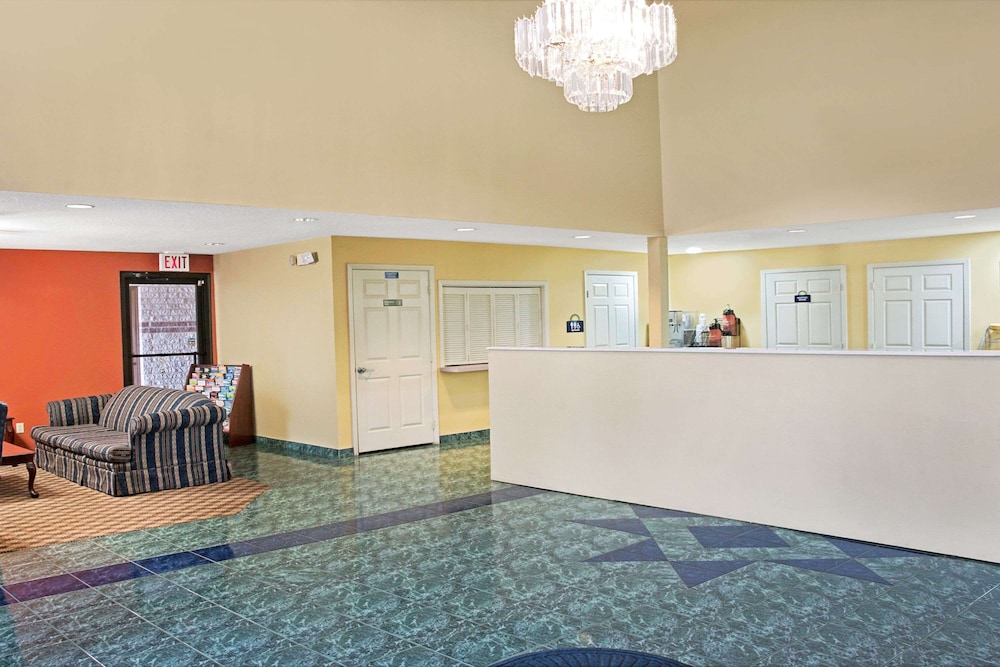 Days Inn by Wyndham El Campo TX - photo 2