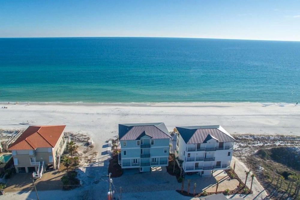 5 O'Clock Somewhere 8 Bedroom Holiday Home by Five Star Properties — 4-Star Luxury Hotel in Miramar Beach, United States