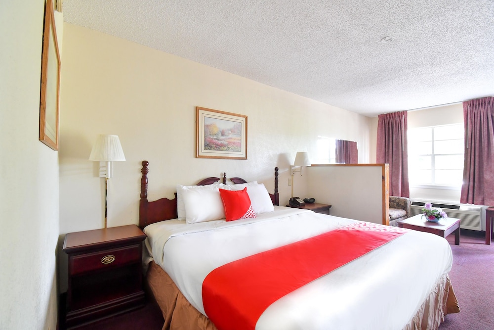 OYO Hotel Tyler Lindale - photo 9