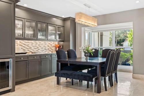 Peaceful Haven Waterfront Home Tierra Verde — 4-Star Luxury Hotel in Tierra Verde, United States
