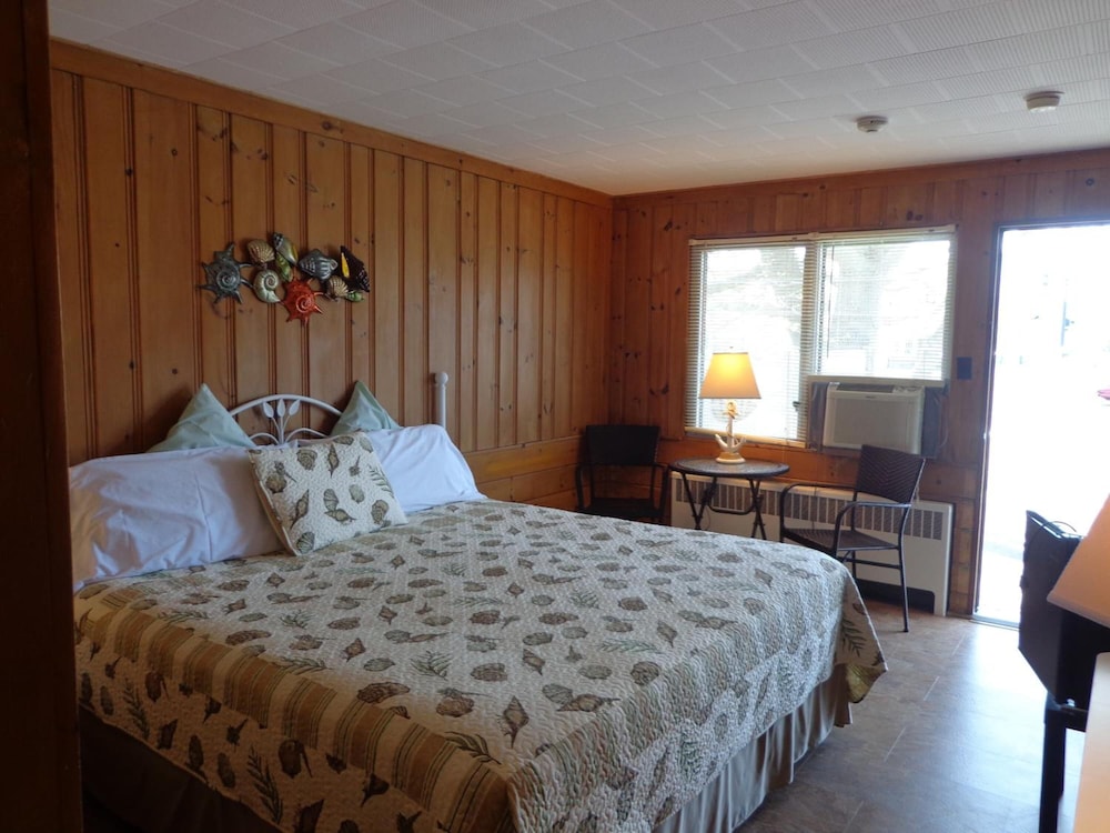 Town & Beach Motel - photo 20