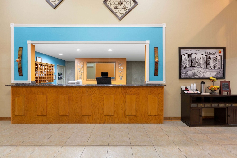 Super 8 by Wyndham Lake of the Ozarks - photo 3