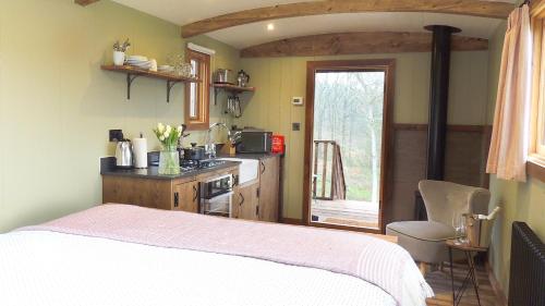 Bertha Shepherd’s Hut — Lydney — photo 2