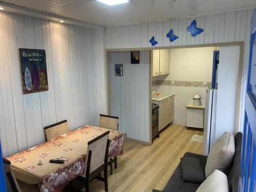 Fique a poucos passos do Centro e da Praia Jô in Torres, Brasil