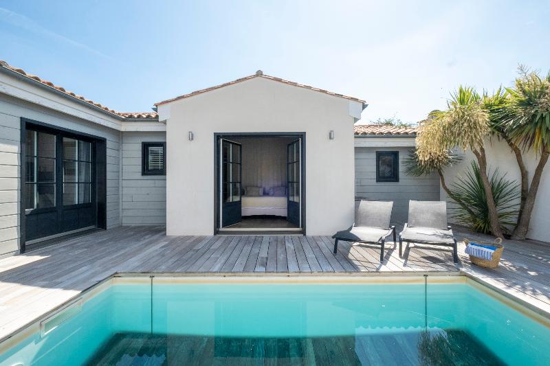 Mv Lodge — 4-Star Luxury Hotel in La Couarde-Sur-Mer, France