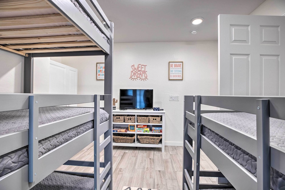 Close to Hikes Snowbird Oasis with Pool in Estrella in Liberty, United States