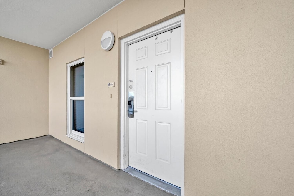 Majestic Beach Towers 1 1304 - photo 13